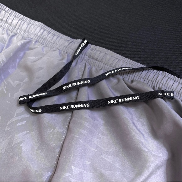 NIKE Women’s Dri-FIT Tempo Running Shorts SMALL Grey - NWT - Picture 4 of 6